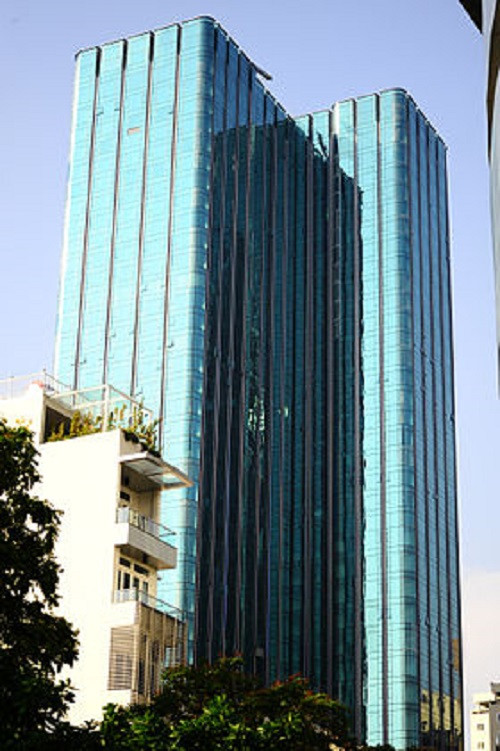 Tòa nhà Quảng trường Thời đại (hay Saigon Times Square) là một công trình liên hợp gồm hai tòa tháp đôi cao khoảng 165m và cách nhau 21,25m, tọa lạc tại phường Bến Nghé, quận 1, TP HCM. Ảnh: Wiki.