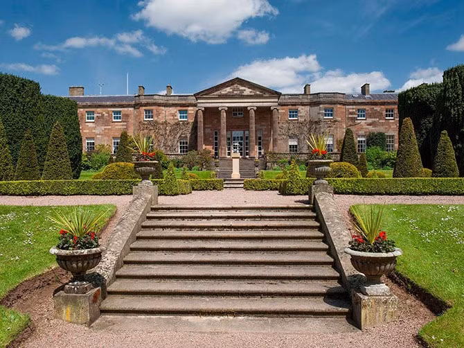  Lâu đài cổ kính Hillsborough là nơi ở chính thức của Nữ hoàng Elizabeth II tại Bắc Ireland. Ảnh: Business Insider.