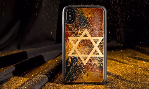 Một trong những sản phẩm vỏ ốp điện thoại bằng sơn mài độc đáo.