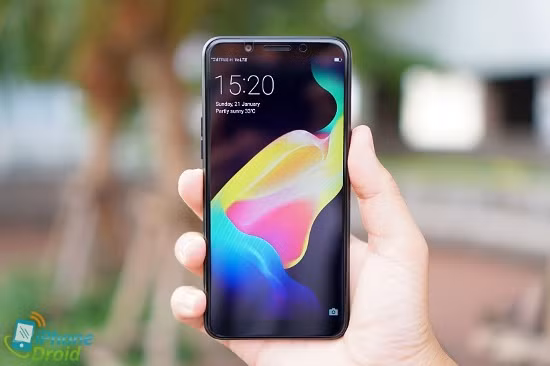 Oppo A83 (4.99 triệu): So với các đối thủ ở trên, Oppo A83 có giá khá cao nhưng máy lại có thiết kế vỏ nhựa nguyên khối. Nó có ưu điểm giúp thiết bị nhẹ, gọn với mặt lưng ôm cong ở các cạnh với độ hoàn thiện tốt, nhưng có nhược điểm là dễ trầy làm giảm tính thẩm mỹ nên phải sử dụng ốp bảo vệ.