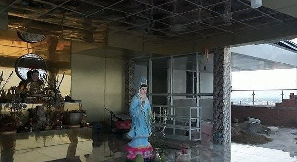 Nhung doanh nghiep bao tay xay den chua tren noc nha