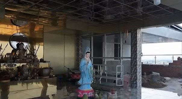 Nhung doanh nghiep bao tay xay den chua tren noc nha