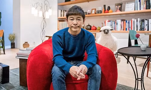 Yusaku Maezawa sinh năm 1975. Niềm đam mê đầu tiên của Yusaku Maezawa là âm nhạc. Khi còn ở trường trung học Maezawa chơi trống trong một ban nhạc. Ảnh: Hypebeast.