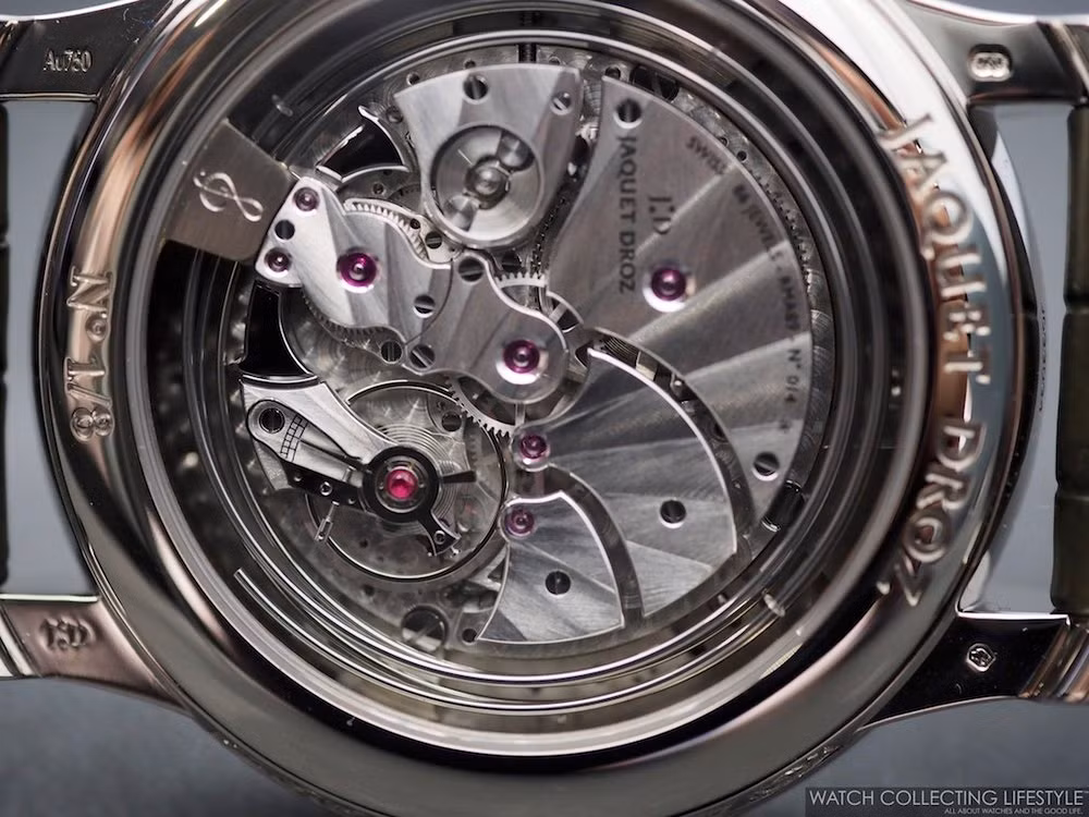 "Tropical Bird Repeater" có 7 tổ hợp chuyển động khác nhau, được tạo thành từ 600 chi tiết cơ khí siêu nhỏ. Ảnh: Watches.