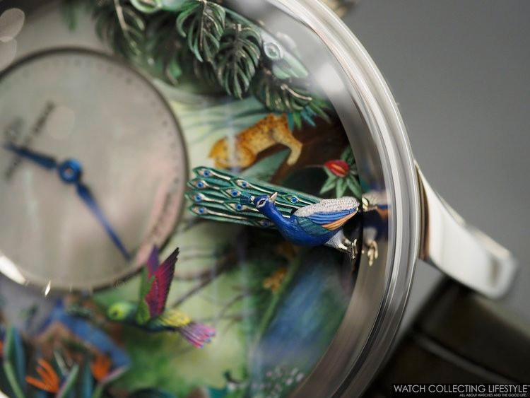 Hiện, khách hàng chỉ có thể đặt mua chiếc đồng hồ vườn chim phiên bản vàng trắng. Ảnh: Watches.