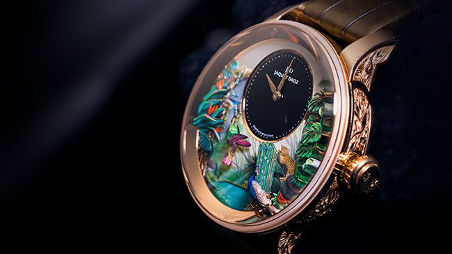 Kiệt tác đồng hồ "Tropical Bird Repeater" là phiên bản mới nhất của dòng đồng hồ với các chi tiết cơ học. Trước đó là mẫu đồng hồ tổ chim (The Bird Repeater) và đồng hồ chim hót (The Charming Bird). Ảnh: Printest.