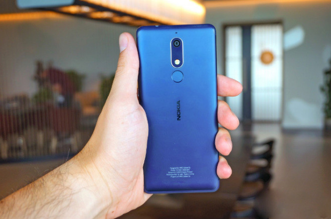 Nokia 5.1 có camera 16 MP mới ở phía sau với công nghệ lấy nét theo pha AF và đèn flash hai tông.