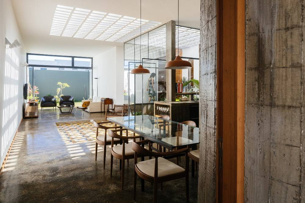 Không gian phòng ăn, khách và bếp thông nhau.