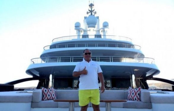 Nó được đặt tên là Luna, dài 115 mét, có 9 tầng, hai bãi đỗ trực thăng, 10 phòng VIP. Ảnh: Gulf Insider.