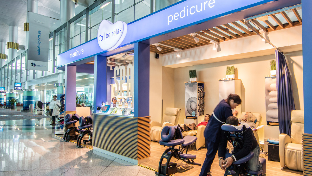  Tạo cảm giác thoải mái như ở nhà. Để giải tỏa sự căng thẳng của hành khách trước mỗi chuyến bay, nhiều sân bay thiết kế khu vực riêng cho khách cho nhu cầu mát-xa, tập yoga...