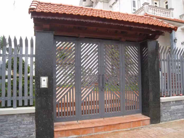 3 loại ngói dùng lợp cổng là ngói 22, ngói mũi hài nhỏ và ngói màu bê tông. Ảnh: Camnanglamnha.