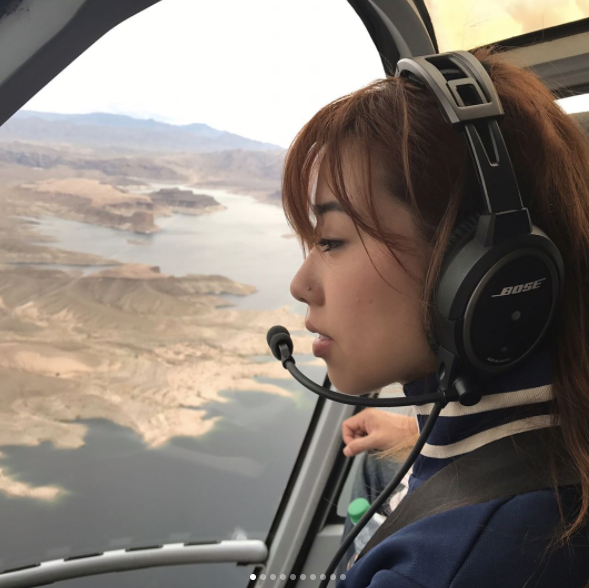 Một tiểu thư nhà giàu Singapore thường xuyên đi ngắm cảnh ở Arizona, Mỹ bằng trực thăng. Ảnh: Alvinology.