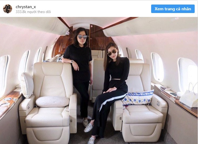 Nếu Singapore có Kim Lim thì Malaysia có Chryseis Tan. Chryseis là con gái tỷ phú Malaysia Vincent Tan. Cô thường xuyên đi du lịch vòng quanh thế giới bằng máy bay cá nhân. Ảnh: Alvinology.
