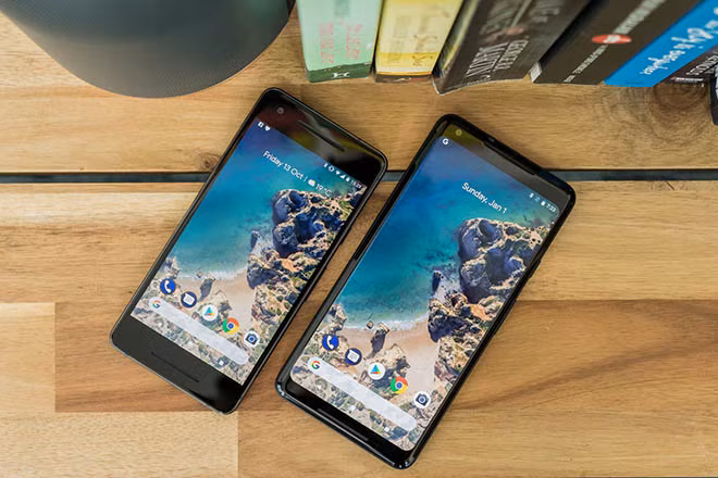 Bộ đôi Pixel 2 của Google chạy trên nền tảng Android nguyên bản.