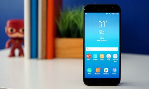 Samsung Galaxy J7 Pro (6,99 triệu đồng): Trước khi Samsung tung ra Galaxy J7 Plus thì phiên bản J7 Pro chính là chiếc smartphone tầm trung chụp hình xuất sắc nhất của hãng.