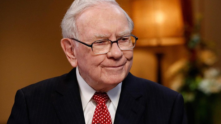 Mặc dù là một trong những tỷ phú hàng đầu thế giới nhưng nhà đầu tư huyền thoại Warren Buffett chỉ nhận một mức lương thấp đến khó tin trong nhiều thập kỷ qua. Ảnh: CNBC.