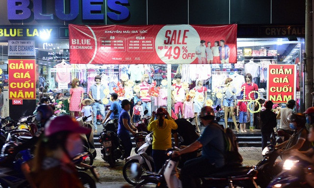 Mục tiêu của việc hình thành phố Thời trang là tạo môi trường thuận lợi phát triển tuyến đường Nguyễn Trãi theo hướng thời trang kết hợp với du lịch và mua sắm. Ảnh: Tuổi trẻ.