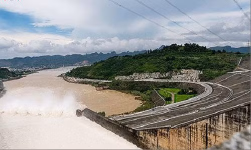 Chieu nay mo them cua xa day thu 3 cua ho Hoa Binh