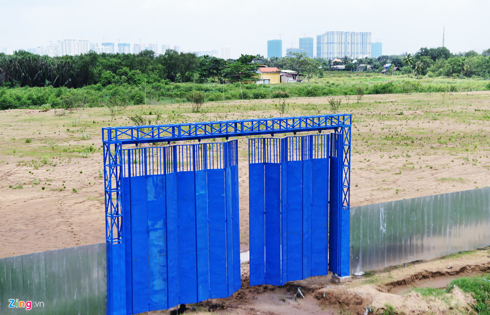 Tháng 5/2018, UBND TP.HCM phê duyệt quy hoạch 1/500 dự án Khu dân cư Thạnh Mỹ Lợi B của Công ty cổ phần Thạnh Mỹ Lợi. Dự án được chia thành 10 phân khu khác nhau, với tổng diện tích lần này là 147 ha. Đến tháng 9, dự án vẫn chỉ dừng lại ở việc san lấp mặt bằng ở khu vực dự kiến dành cho tái định cư. Dọc dài theo chân cầu Phú Mỹ đã dựng hàng rào nhưng có bảng tên công trình ở các cổng.