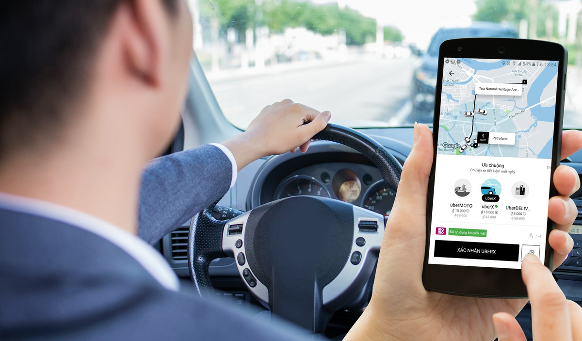 Chỉ sau vài tháng có mặt, Uber đã trở thành một hiện tượng trong kinh doanh vận tải tại Việt Nam. Ảnh: VnReview.