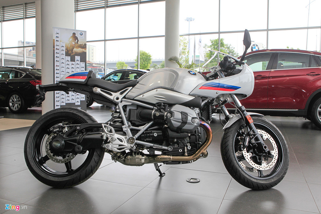 Thiết kế 3 khung riêng biệt khung xe phía trước và hai phần khung phía sau bao gồm động cơ / hộp số tải, phần yên sau có thể được tháo ra để chạy độc lập. BMW R Nine T Racer có chiều dài 2.105 mm, rộng 1.105 mm, cao 920 mm, chiều cao yên 805 mm và nặng 210 kg.