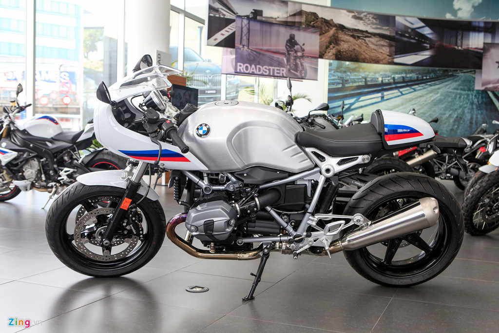 BMW R Nine T Cafe Racer được trang bị bộ giảm xóc trước đường kính 43 mm, giảm xóc đơn phía sau BMW Motorrad Paralever với khả năng thay đổi độ nén phản ứng nhanh/chậm của giảm xóc. Xe được trang bị hệ thống kiểm soát ổn định thân xe tự động (ASC)…