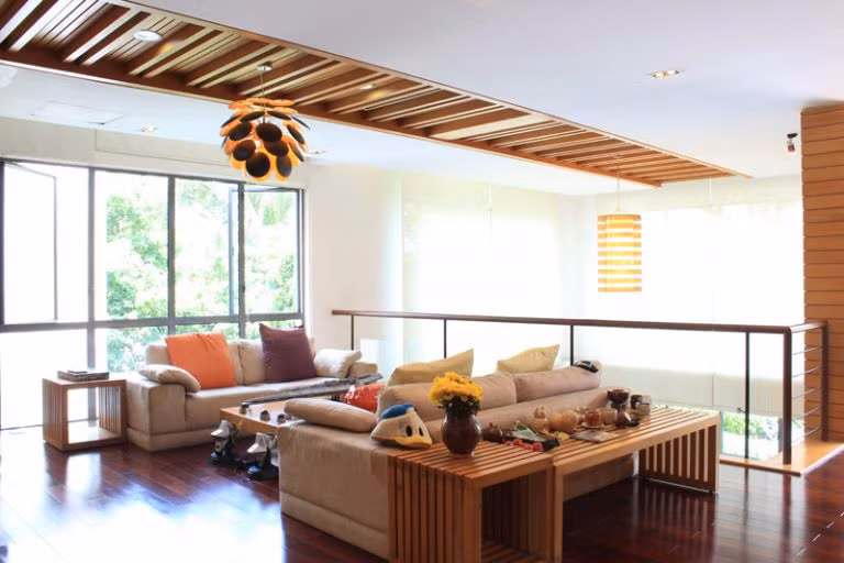 Các ô cửa kính lớn giúp căn biệt thự vườn luôn nhận ánh sáng tự nhiên một cách tốt nhất.