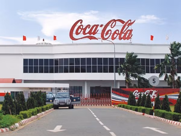 Hãng giải khát nổi tiếng và có doanh số bán chạy nhất lịch sử Cocacola đứng vị trí thứ 5. Ảnh: Baodautu.