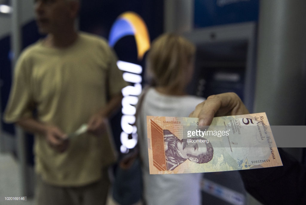 Đồng Sovereign Bolivar mới sẽ gắn liền giá trị với đồng tiền mã hóa Petro, do Chính phủ Venezuela phát hành dựa trên giá dầu. Ảnh: Getty Images.