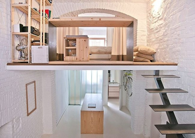 Gác lửng cũng là điểm nhấn giúp ngôi nhà thêm phần sang trọng và ấn tượng. Ảnh: Homedesign.