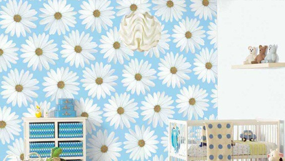 Giấy dán tường họa tiết hoa phá tan cơn nóng mua hè. Ảnh: Giaydantuongtphcm.