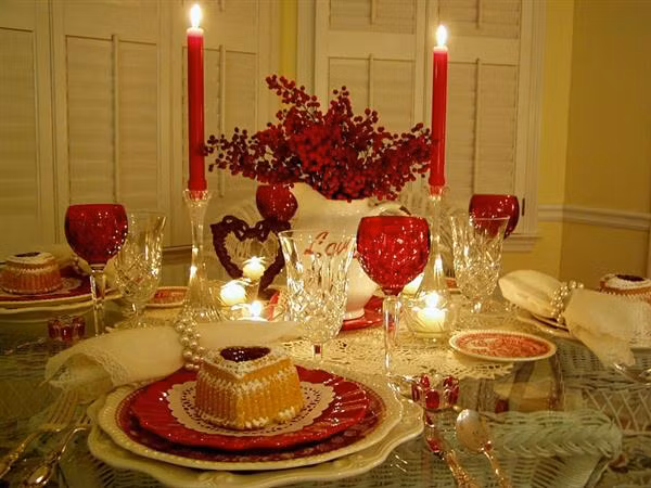 Bữa tiệc trong ánh nến lung linh sẽ giúp không khí ngày Valentine trở nên vô cùng lãng mạn.