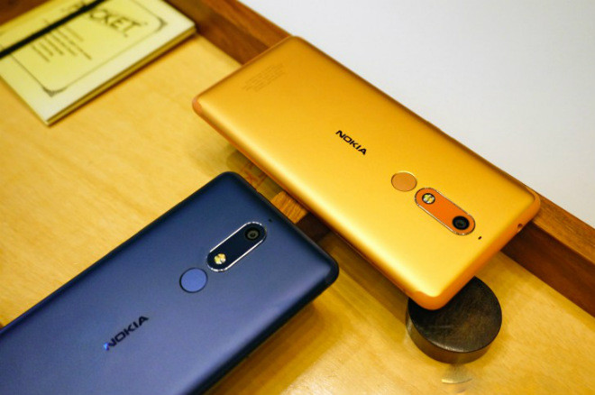 HMD vẫn giữ chất lượng và lựa chọn vật liệu tốt, không làm người hâm mộ Nokia thất vọng. Ấn phẩm Nokia 5.1 lần này có thiết kế thân liền khối bằng nhôm, chỉ có cặp lớp ăng-ten bằng nhựa. Với chất liệu này Nokia 5.1 sẽ đem lại cảm giác chắc chắn vô cùng, chẳng khác gì như một cỗ xe tăng nhưng vẫn không làm mất đi vẻ cao cấp, sang chảnh.