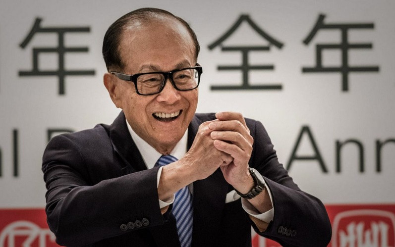 Năm 1950, sau những tháng năm lăn lộn với cuộc sống, Lý Gia Thành thành lập nhà máy riêng mang tên Cheung Kong Industries chuyên sản xuất hoa nhựa. Ảnh: BI.