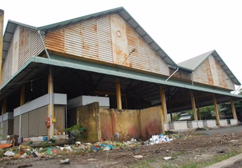 14 năm bỏ hoang, chợ Tân Phú bị hư hỏng nhiều cơ sở vật chất. Ảnh: Plo.