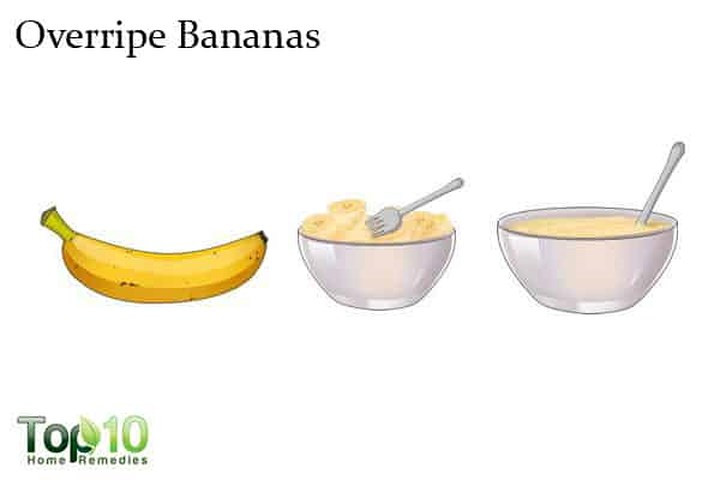 Chuối: Một quả chuối chín cũng có thể trở thành biện pháp khắc phục nhà tuyệt vời cho bàn tay nhăn nheo, do tính chất giữ ẩm của nó. Trái cây này rất giàu các chất dinh dưỡng cần thiết như vitamin (A, B và E), sắt, magiê, kẽm và kali, giúp ích rất nhiều trong việc làm trẻ hóa làn da cùng với loại bỏ nếp nhăn.