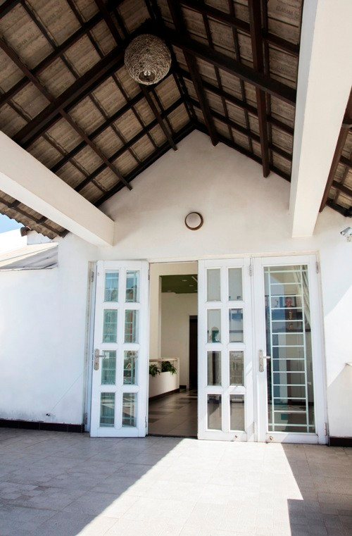 Sân thượng rộng rãi và ngập nắng. Nguồn ảnh: Song Phat Construction.