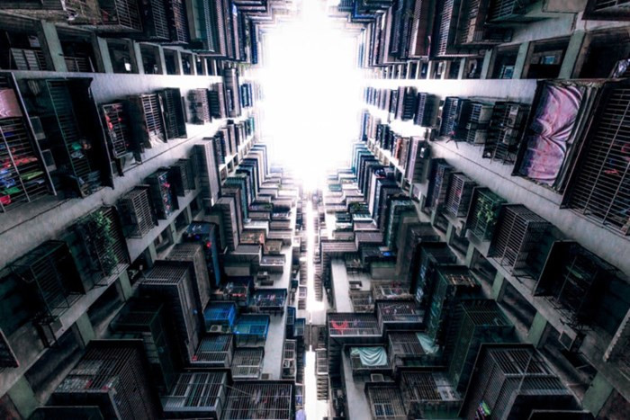 Không thiếu các tòa nhà cao tầng san sát nhau, dường như người dân Macau sống trong nhà chung cư chỉ có thể nhìn thấy mặt trời vào lúc giữa trưa. Ảnh: Reuters.