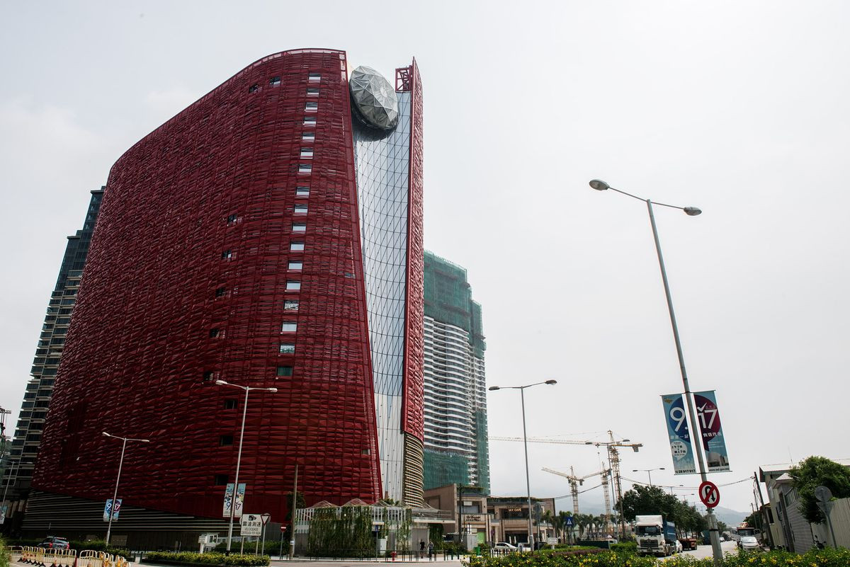 Siêu khách sạn The 13 tại Macau là một trong những công trình sang trọng bậc nhất trên thế giới, trị giá 1,4 tỷ USD. Ảnh: Casino-review.