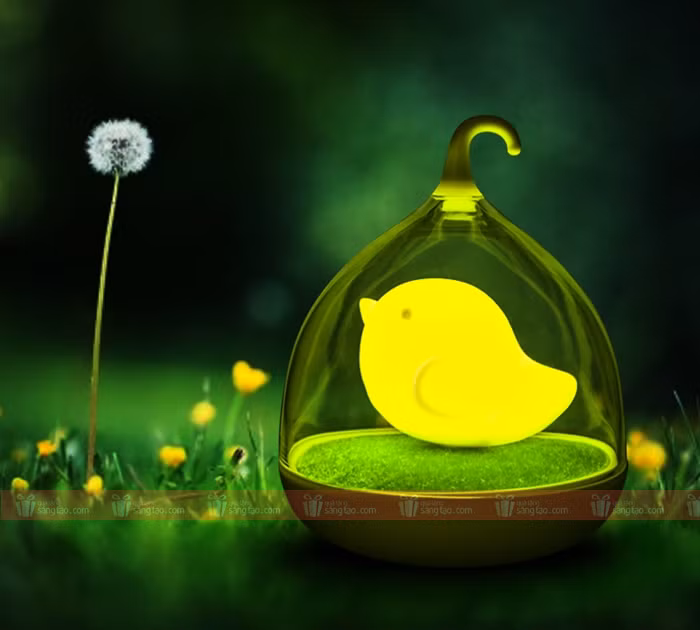 Chiếc đèn ngủ cảm ứng lồng chim với thiết kế thật xinh xắn, có thể phát ra ánh sáng dịu nhẹ, giúp xua đi mệt mỏi chắc chắn là ý tưởng mới lạ, thiết thực cho nàng dịp 8/3. Ảnh: Quatang.