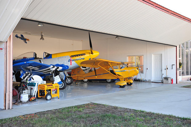 Với những người mê máy bay thì cuộc sống ở Spruce Creek chẳng khác gì thiên đường. Ảnh: Daily Star.