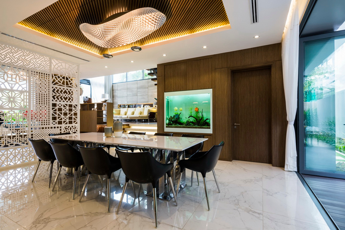 Nhà bếp được trang bị nội thất cao cấp.