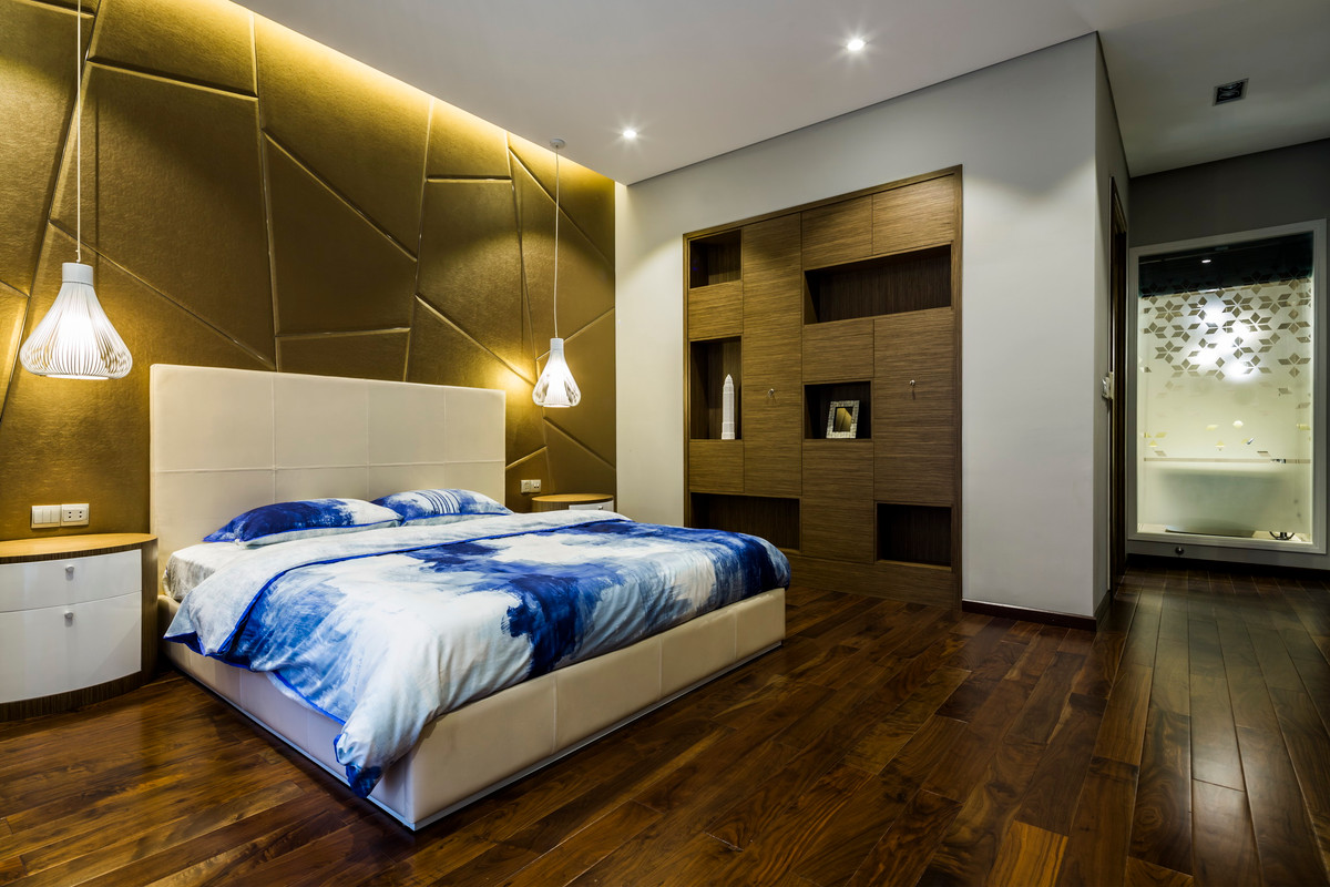 Phòng ngủ sử dụng sắc màu trầm ấm chủ đạo tạo cảm giác thoải mái tối đa.