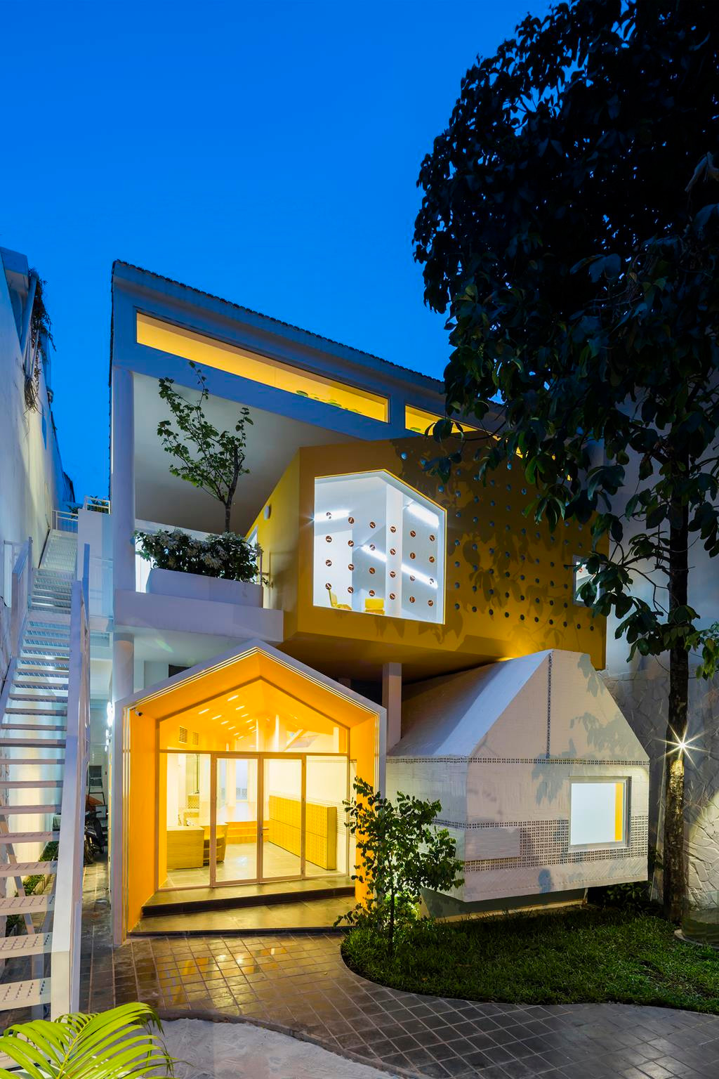 Cách đây 2 năm, trường mầm non Chuồn Chuồn Kim tại phường Tân Định, Quận 1, TP HCM từng được tạp chí kiến trúc Archdaily (Mỹ) khen ngợi nhờ thiết kế độc đáo.