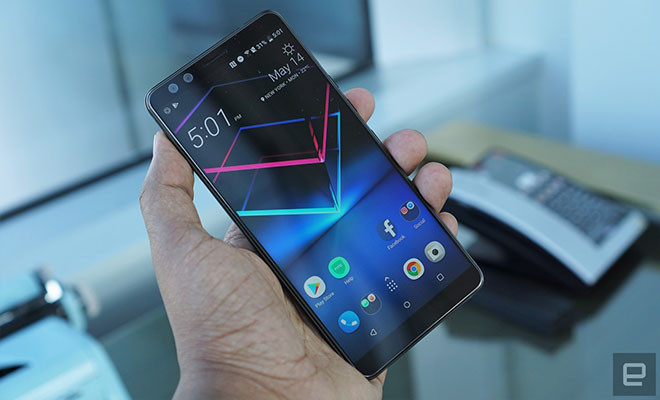 HTC U12+ duy trì thiết kế nói không với notch.