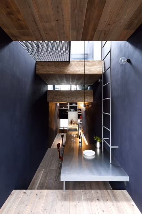 Kiến trúc lệch tầng giúp tạo không gian thông thoáng và thoải mái.