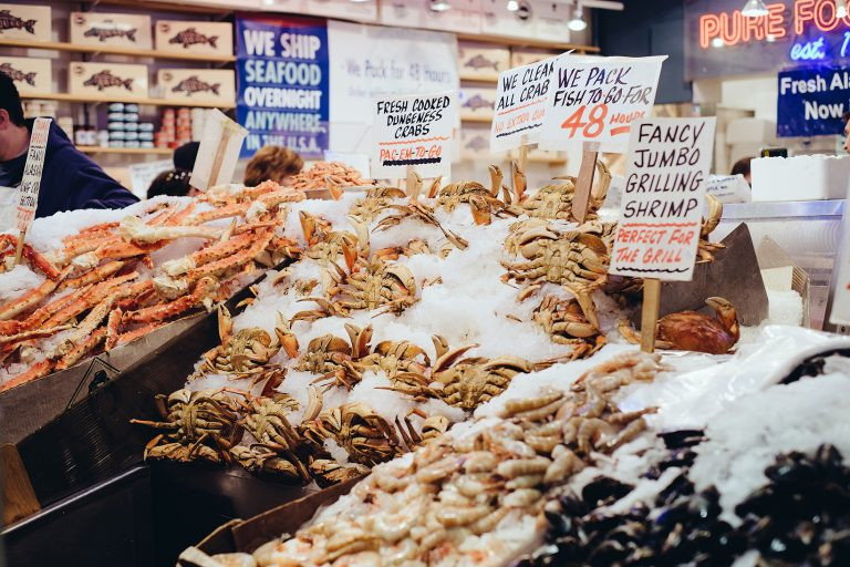 Chợ Pike Place, Seattle có chiều dài lịch sử hơn 100 năm và là chợ thủy sản lớn nhất bang Washington (Mỹ). Ảnh: Defineandcapture.
