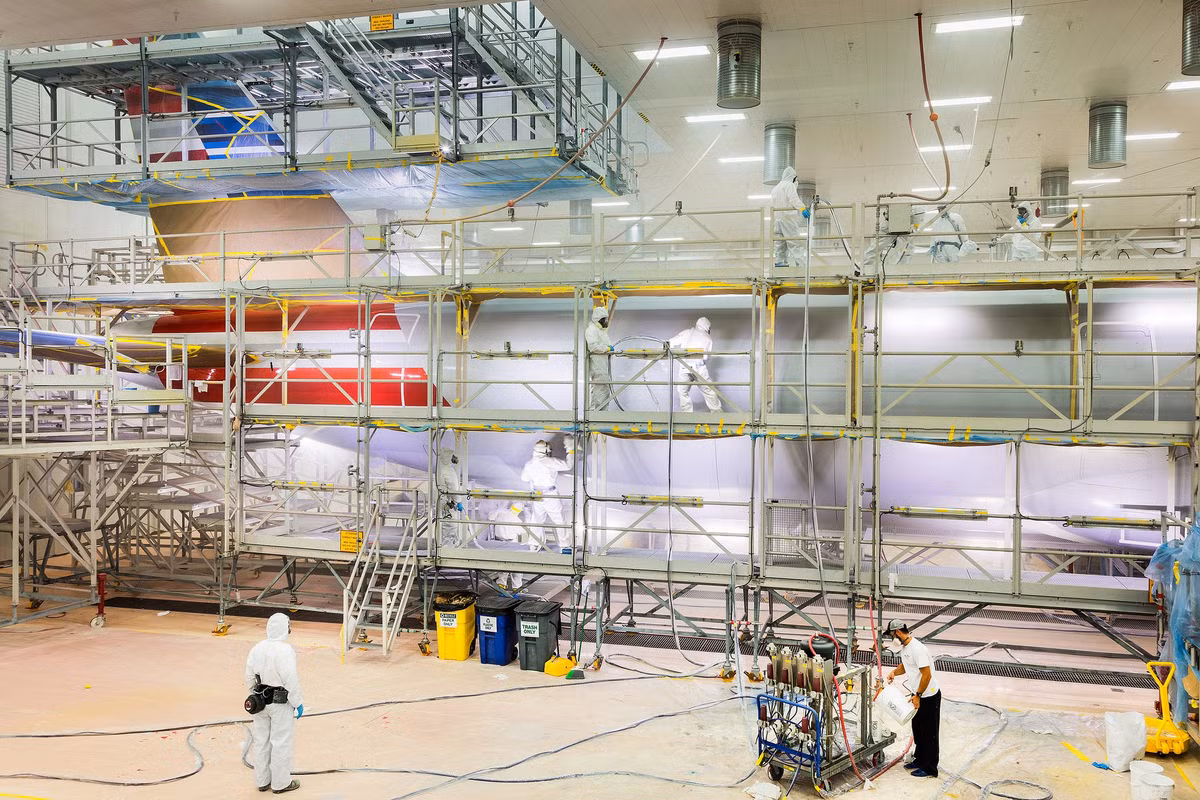 Khi hoàn tất, máy bay Airbus A321 được chuyển đến kho hàng khác để bắt đầu công đoạn sơn.