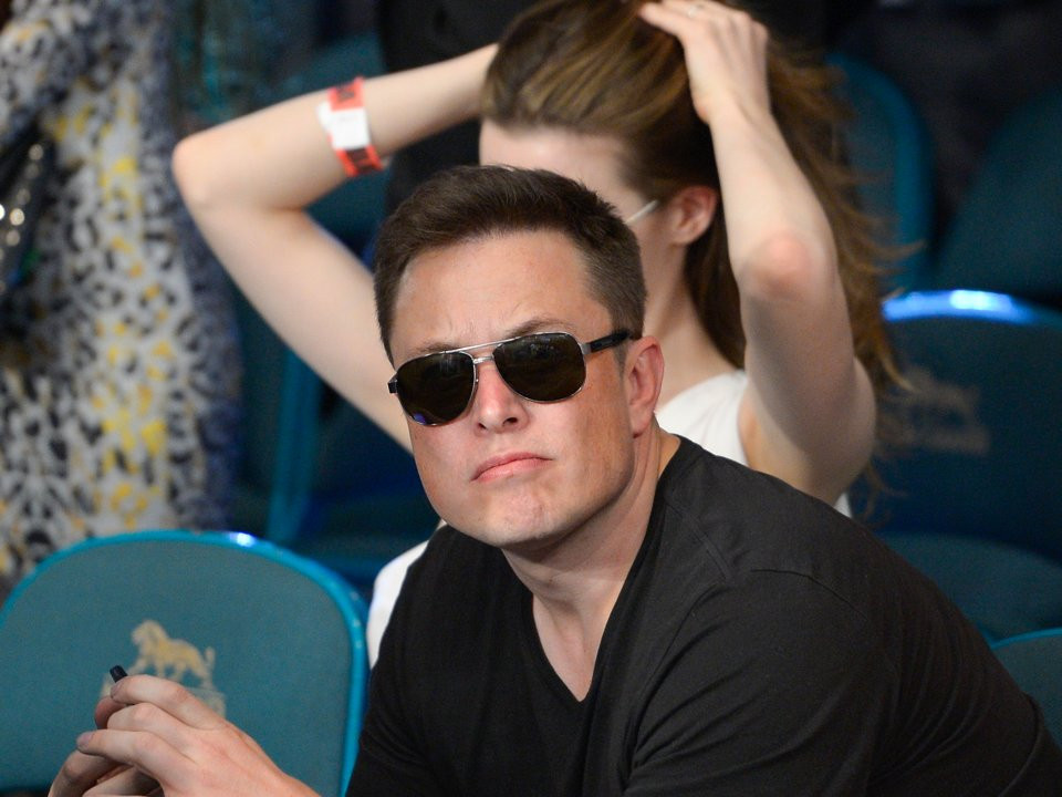 Với số tiền này, Elon Musk đầu tư hơn một nửa số tiền này để cùng sáng lập ra dịch vụ ngân hàng trực tuyến X.com. Công ty nhanh chóng sáp nhập với đối thủ và trở thành PayPal, trong đó Musk là một cổ đông lớn.