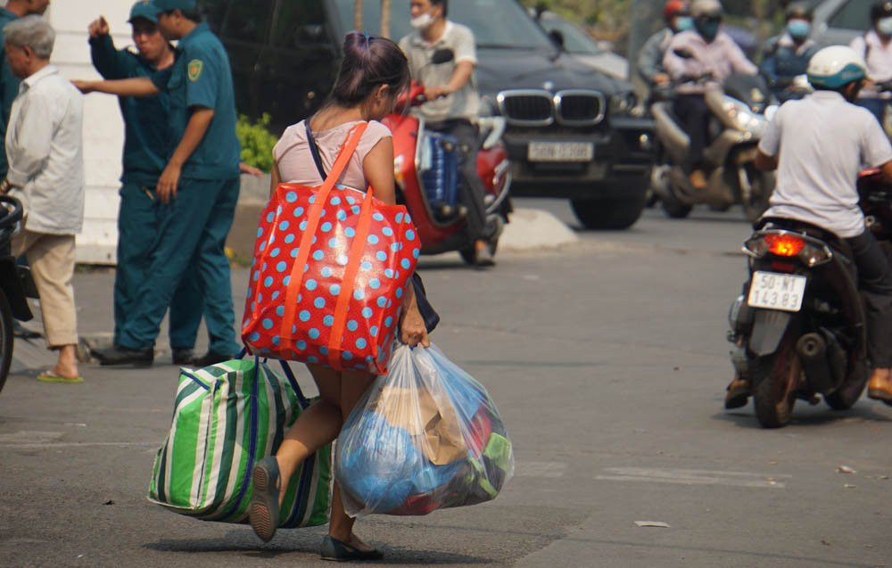 Để phục vụ công tác điều tra cũng như khắc phục hậu quả vụ cháy chung cư Carina Plaza, dự kiến gần 1 tháng sau cư dân tại block A và B mới có thể quay lại căn hộ